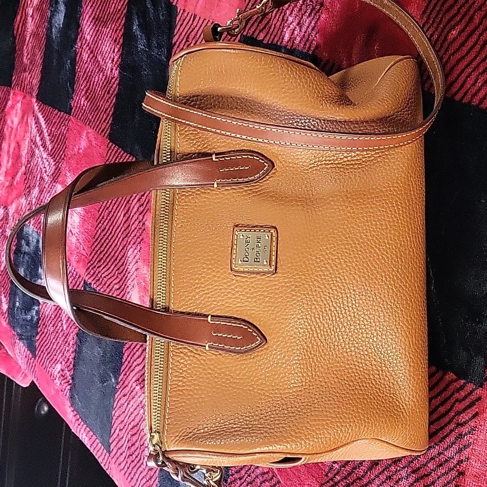 Dooney&Bourke Cognac zip top handbag with shoulder strap & key attachment